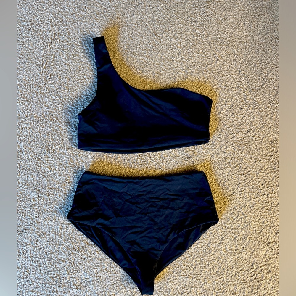 Girlfriend collective bikini